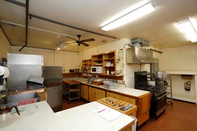 403 County Rd 1, Marion, MA 02738