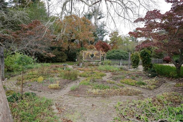 403 County Rd 1, Marion, MA 02738