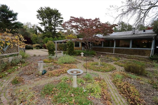 403 County Rd 1, Marion, MA 02738