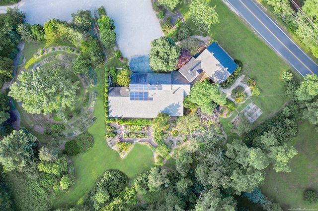 403 County Rd 1, Marion, MA 02738