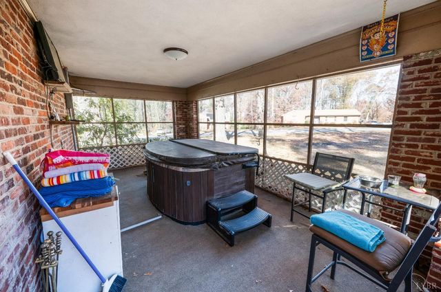 308 Oakland Circle, Lynchburg, VA 24502