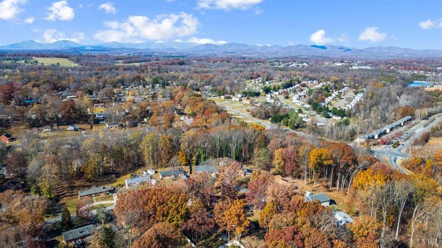 308 Oakland Circle, Lynchburg, VA 24502