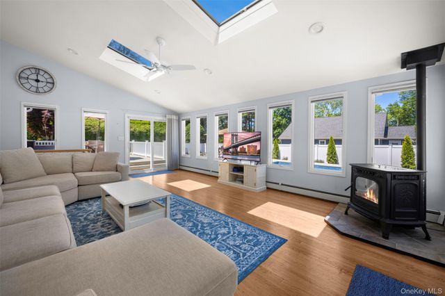 19 Alyssum Avenue, Huntington, NY 11743