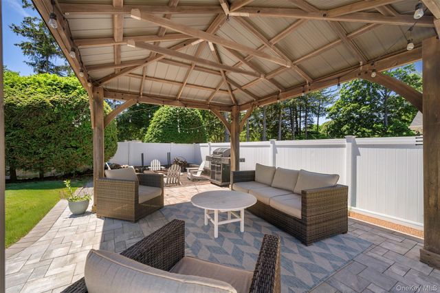 19 Alyssum Avenue, Huntington, NY 11743