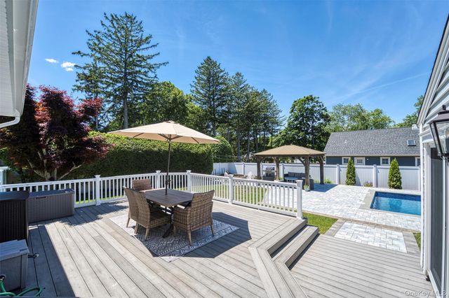 19 Alyssum Avenue, Huntington, NY 11743
