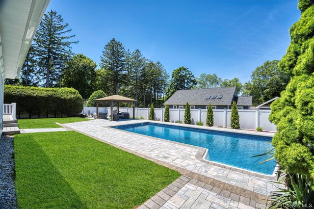 19 Alyssum Avenue, Huntington, NY 11743