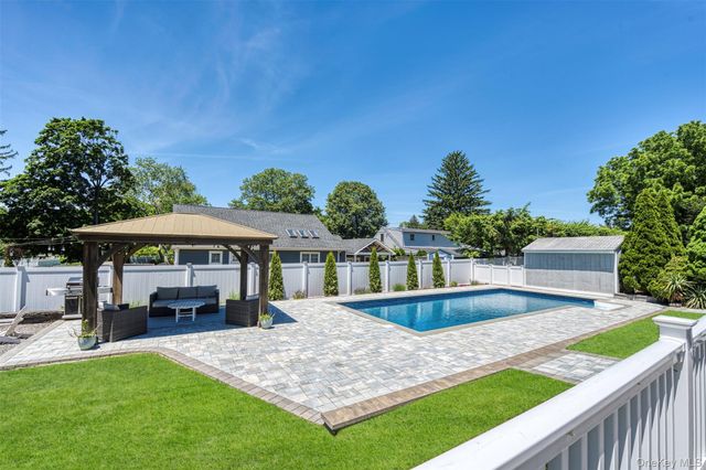 19 Alyssum Avenue, Huntington, NY 11743