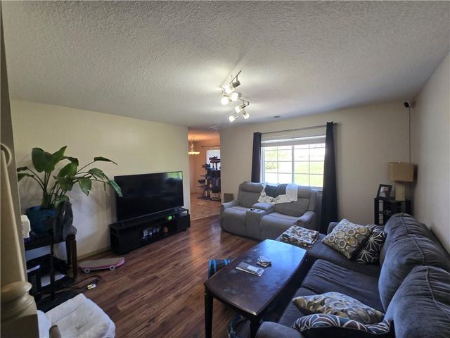 10609-11 E Maple Avenue, Peculiar, MO 64078