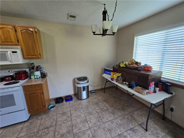 10609-11 E Maple Avenue, Peculiar, MO 64078