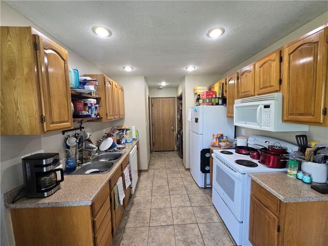 10609-11 E Maple Avenue, Peculiar, MO 64078