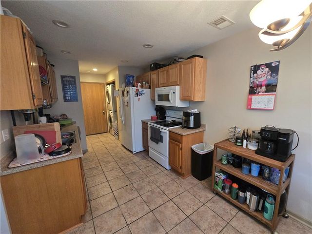 10609-11 E Maple Avenue, Peculiar, MO 64078