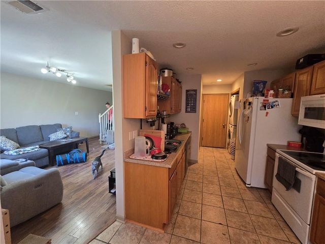 10609-11 E Maple Avenue, Peculiar, MO 64078