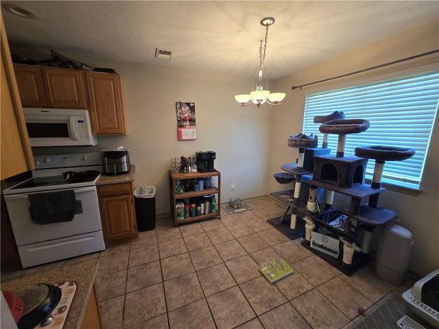 10609-11 E Maple Avenue, Peculiar, MO 64078