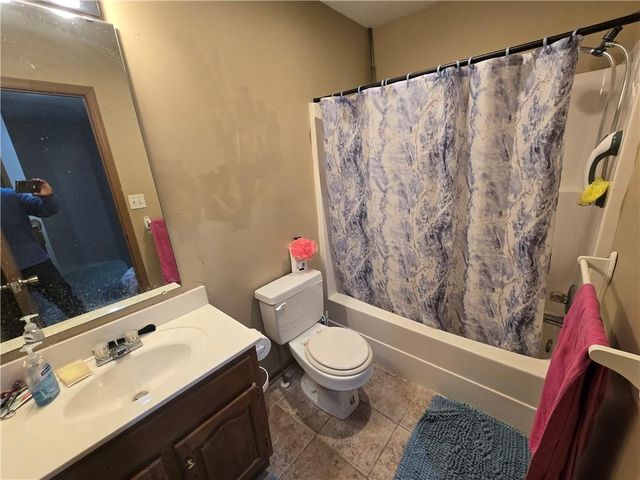 10609-11 E Maple Avenue, Peculiar, MO 64078