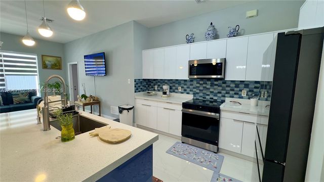 937 NE 35th Avenue, Homestead, FL 33033