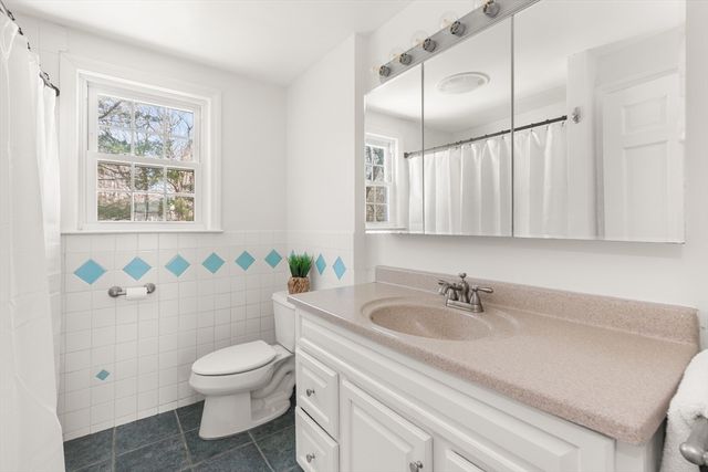 26 Parsonage Ln, Topsfield, MA 01983