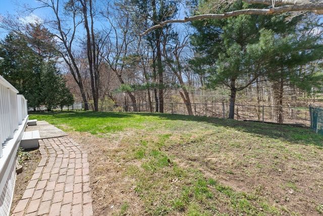 26 Parsonage Ln, Topsfield, MA 01983