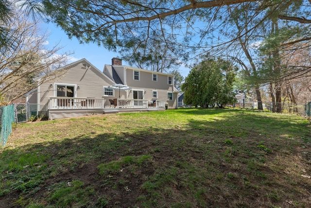 26 Parsonage Ln, Topsfield, MA 01983