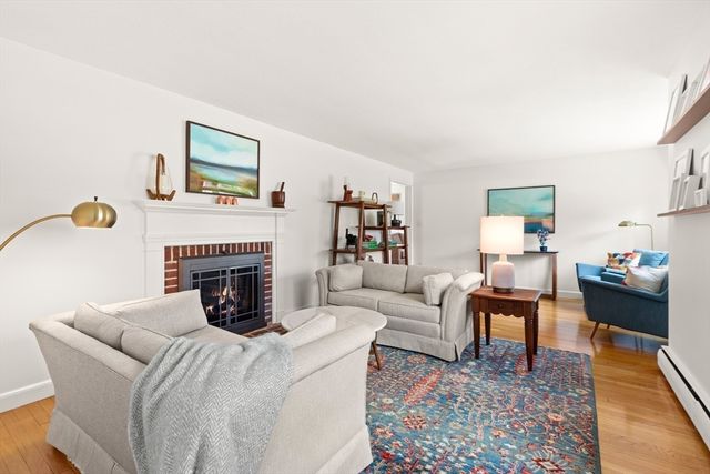 26 Parsonage Ln, Topsfield, MA 01983