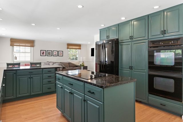 26 Parsonage Ln, Topsfield, MA 01983