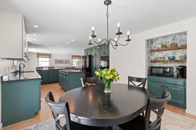 26 Parsonage Ln, Topsfield, MA 01983