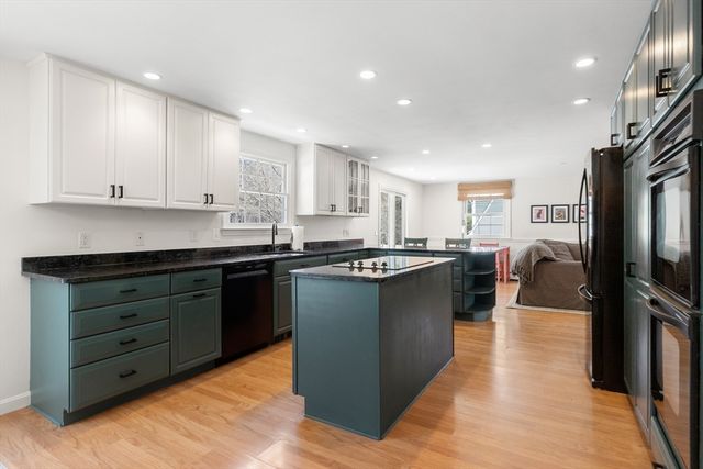 26 Parsonage Ln, Topsfield, MA 01983