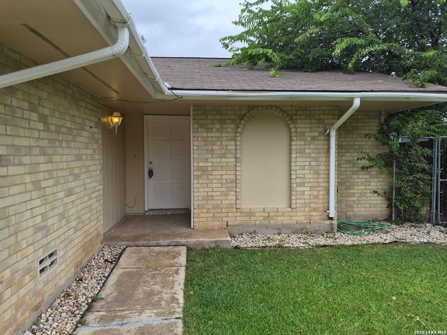 5735 Stiffkey Dr., San Antonio, TX 78228