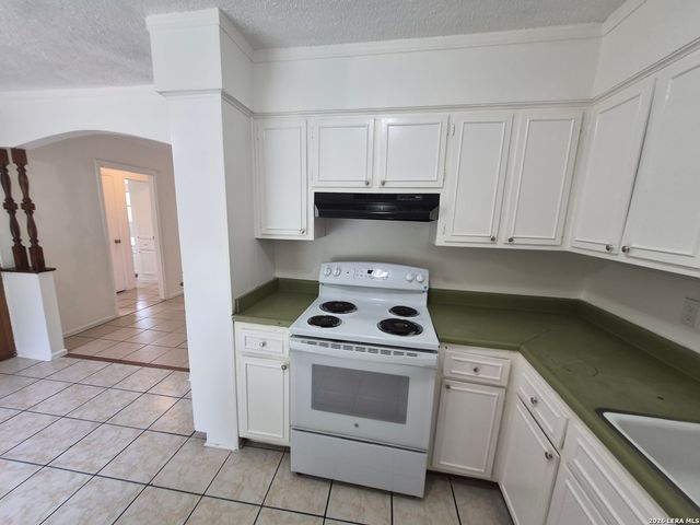 5735 Stiffkey Dr., San Antonio, TX 78228