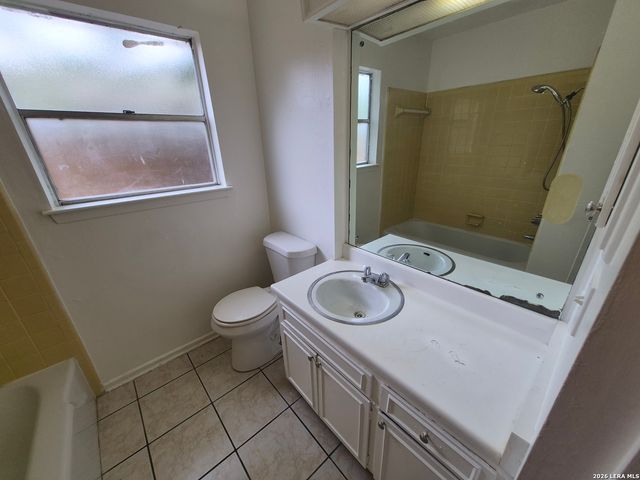 5735 Stiffkey Dr., San Antonio, TX 78228