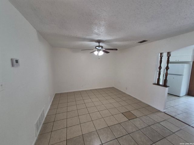 5735 Stiffkey Dr., San Antonio, TX 78228