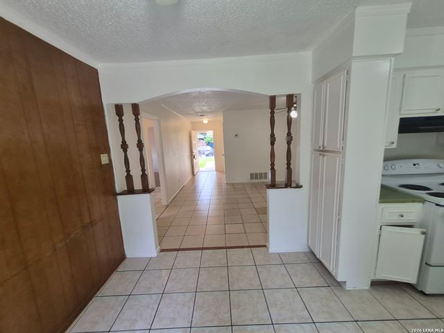 5735 Stiffkey Dr., San Antonio, TX 78228