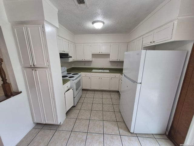 5735 Stiffkey Dr., San Antonio, TX 78228