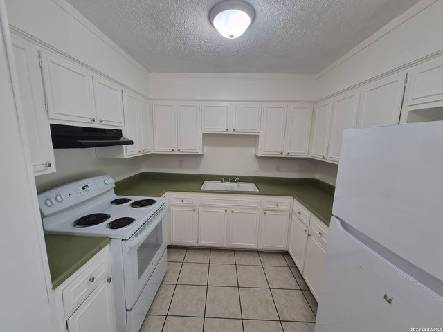 5735 Stiffkey Dr., San Antonio, TX 78228