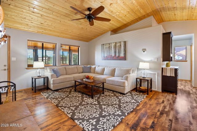 2654 PALOMINO Trail, Overgaard, AZ 85933