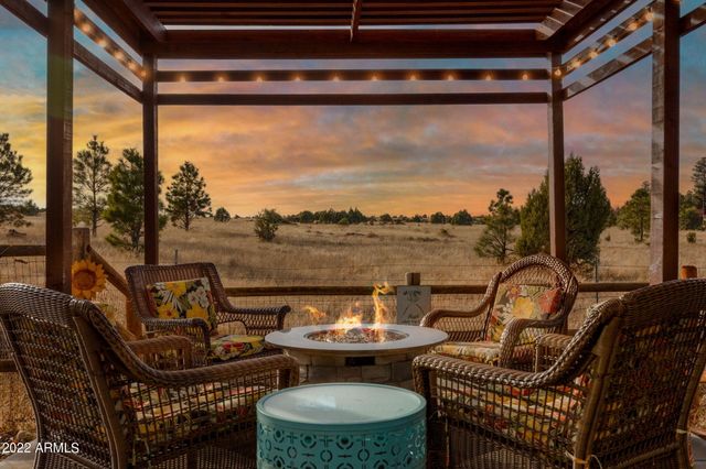 2654 PALOMINO Trail, Overgaard, AZ 85933