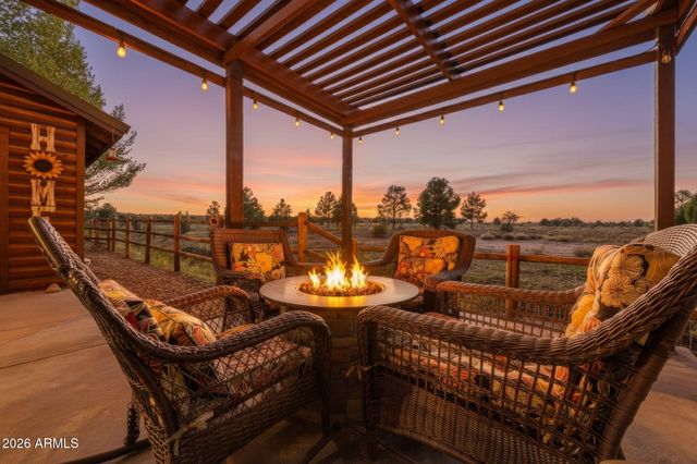 2654 PALOMINO Trail, Overgaard, AZ 85933