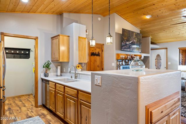 2654 PALOMINO Trail, Overgaard, AZ 85933