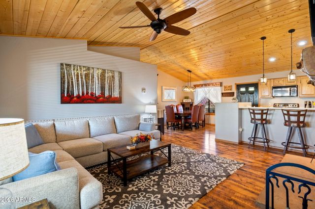 2654 PALOMINO Trail, Overgaard, AZ 85933