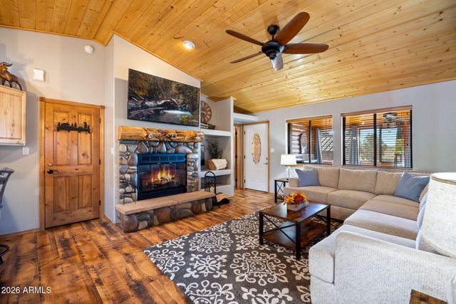 2654 PALOMINO Trail, Overgaard, AZ 85933