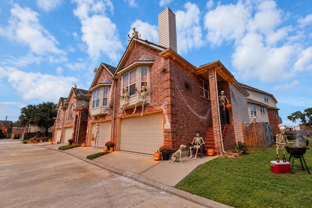 6222 Skyline Drive 26, Houston, TX 77057