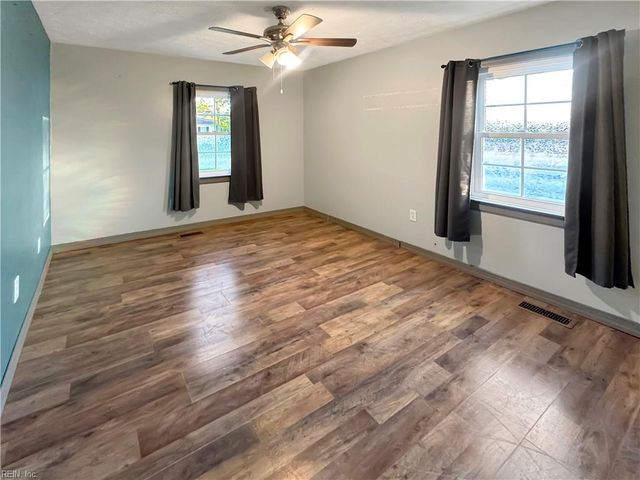 51 Messick RD, Poquoson, VA 23662