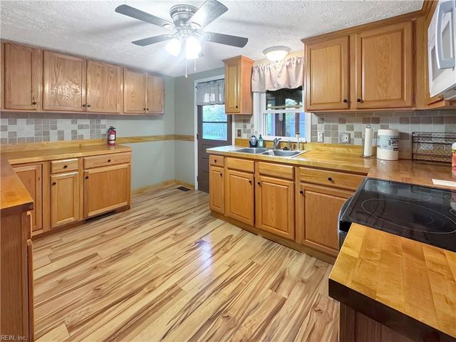 51 Messick RD, Poquoson, VA 23662