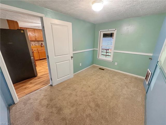 51 Messick RD, Poquoson, VA 23662