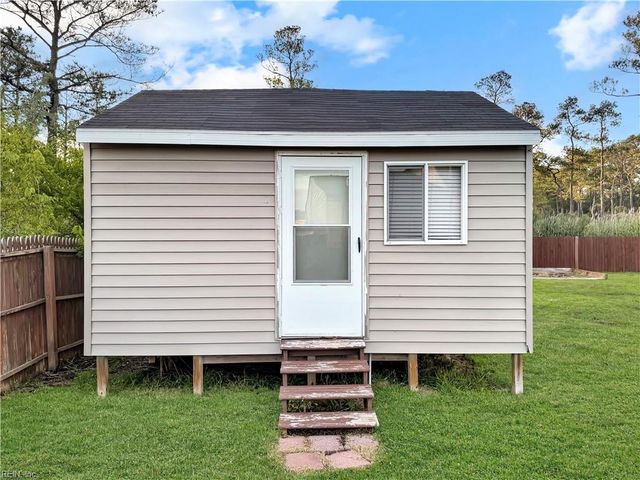 51 Messick RD, Poquoson, VA 23662