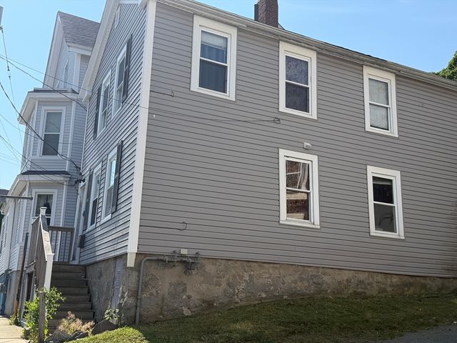 149 Franklin St, Fall River, MA 02720