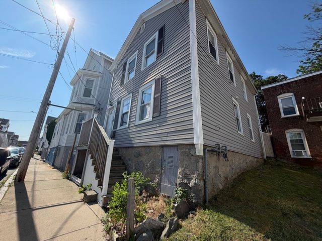 149 Franklin St, Fall River, MA 02720