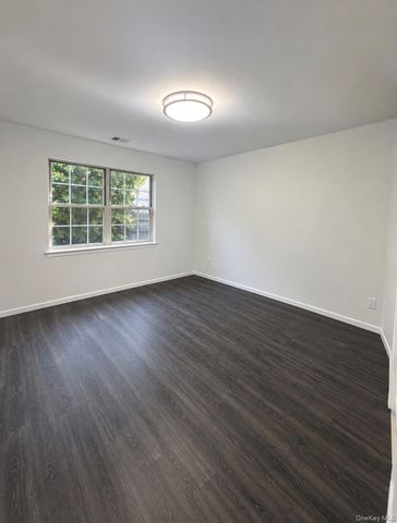 1 Atlantic Avenue 79, Farmingdale, NY 11735