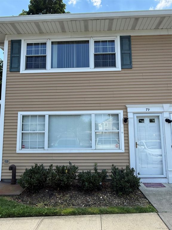 1 Atlantic Avenue 79, Farmingdale, NY 11735