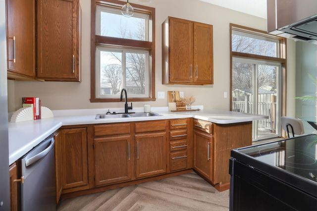 1920 53rd Avenue S, Fargo, ND 58104