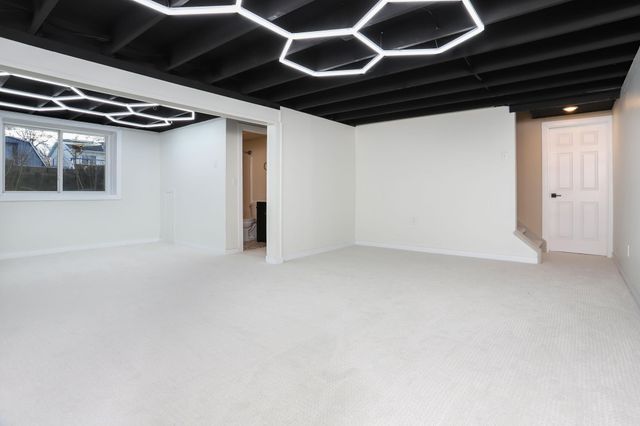 1920 53rd Avenue S, Fargo, ND 58104